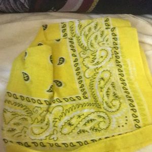 Yellow Halloween bandanna 👑